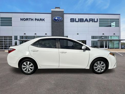 Used 2016 Toyota Corolla LE image 2