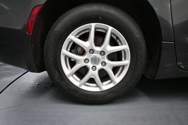 Used 2020 Chrysler Pacifica Touring-L FWD image 10