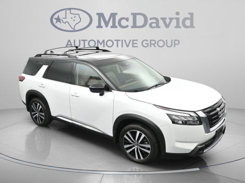 Used 2025 Nissan Pathfinder Platinum w/ Cargo Package AWD/4WD image 38