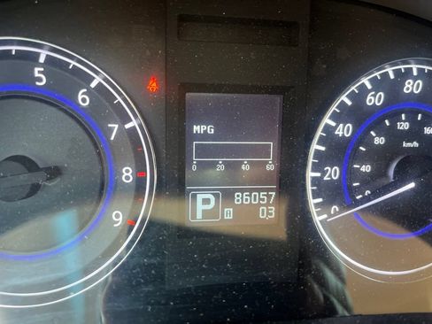 Used 2011 INFINITI G37 IPL RWD image 4
