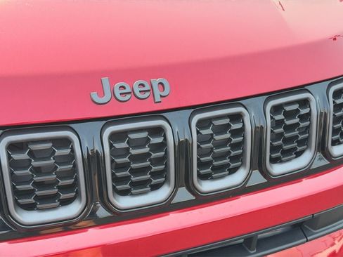 Used 2025 Jeep Compass Latitude w/ Altitude Special Edition AWD/4WD image 34