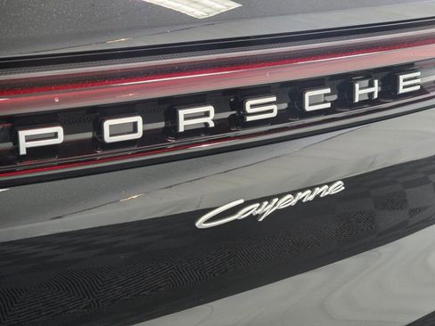 Certified 2025 Porsche Cayenne image 23