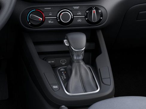 Used 2025 Kia Soul LX w/ LX Technology Package FWD image 23