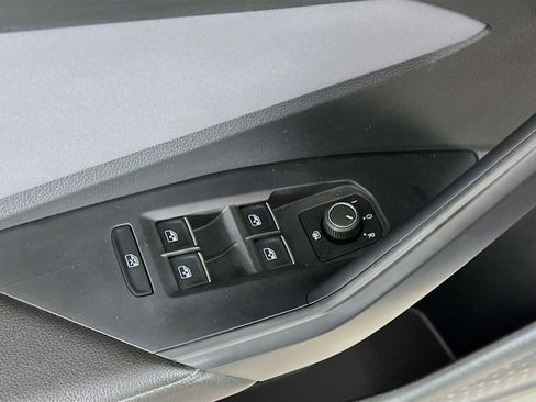 Used 2025 Volkswagen Jetta SE image 15