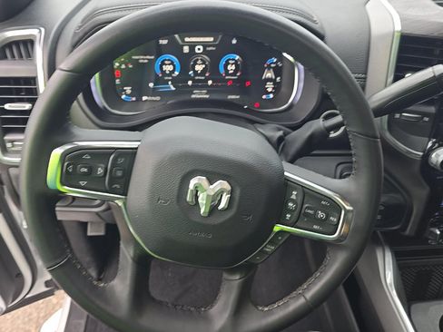 Used 2025 RAM 2500 Laramie AWD/4WD image 5