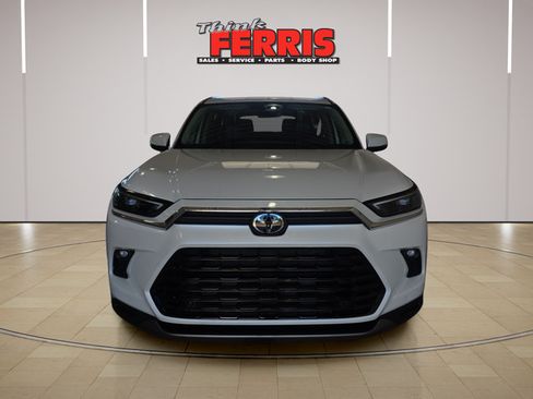 Used 2024 Toyota Grand Highlander AWD image 8