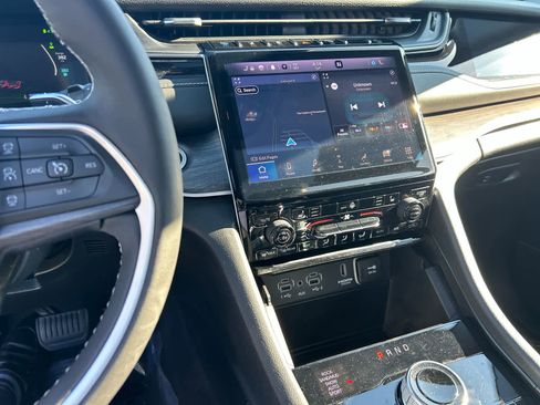 Used 2023 Jeep Grand Cherokee image 46