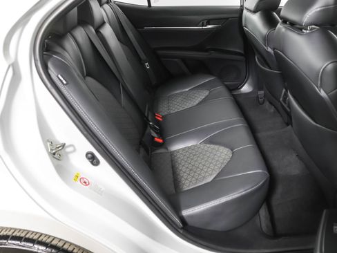 Used 2018 Toyota Camry XSE image 39