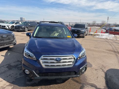 Used 2017 Subaru Outback 2.5i Limited image 3