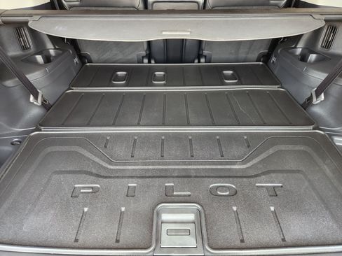 Used 2025 Honda Pilot Elite image 36