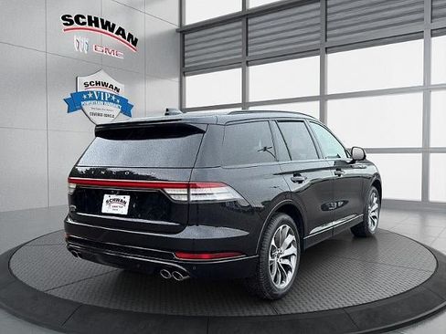Used 2025 Lincoln Aviator AWD w/ Jet Appearance Package image 4