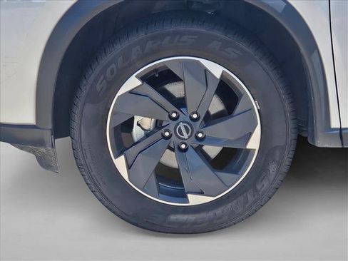Used 2024 Nissan Rogue SV AWD/4WD image 14