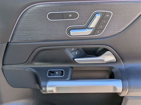 Used 2023 Mercedes-Benz GLB 250 GLB 250 image 18