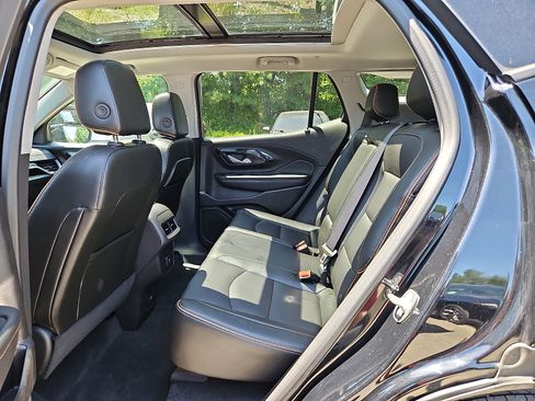 Used 2024 GMC Terrain AT4 AWD/4WD image 12