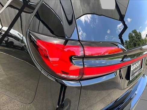 Used 2023 Chrysler Pacifica Pinnacle FWD image 29