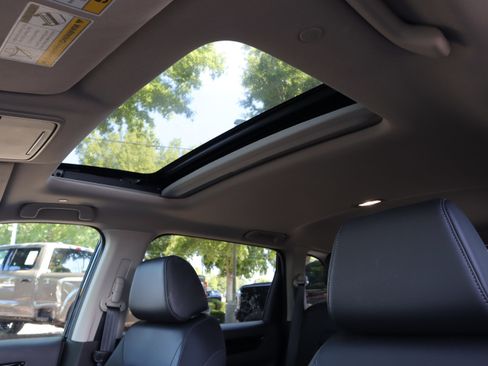 Used 2023 Honda CR-V EX-L image 8