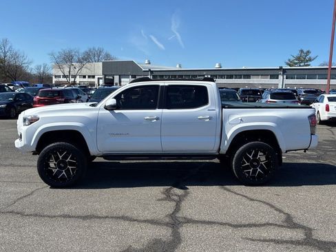 Used 2017 Toyota Tacoma Limited w/ Tow Package image 4