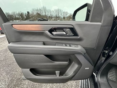 Used 2025 GMC Yukon XL Denali w/ Sun & Power Step Package image 6