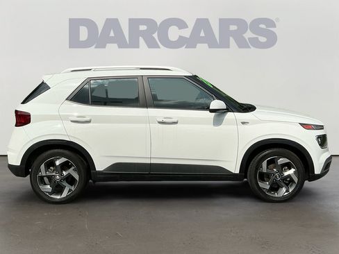 Used 2025 Hyundai Venue SEL FWD image 8