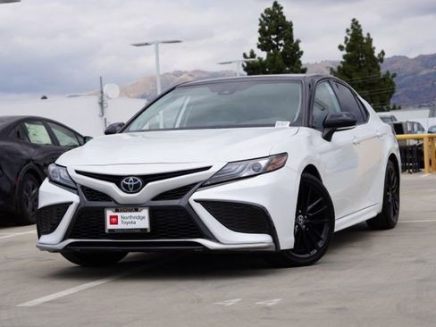 Used 2023 Toyota Camry XSE FWD image 4