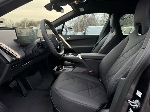 New 2026 BMW iX xDrive60 image 18