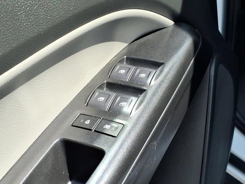 Used 2022 Chevrolet Colorado W/T w/ WT Convenience Package AWD/4WD image 8