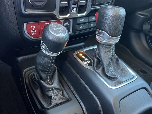 Used 2024 Jeep Wrangler Unlimited image 24