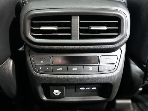 Used 2025 Honda Pilot Elite image 39