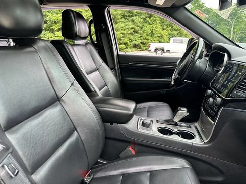 Used 2020 Jeep Grand Cherokee Limited AWD/4WD image 19