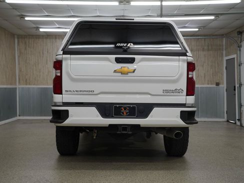 Used 2022 Chevrolet Silverado 2500 High Country w/ Safety Package II AWD/4WD image 8
