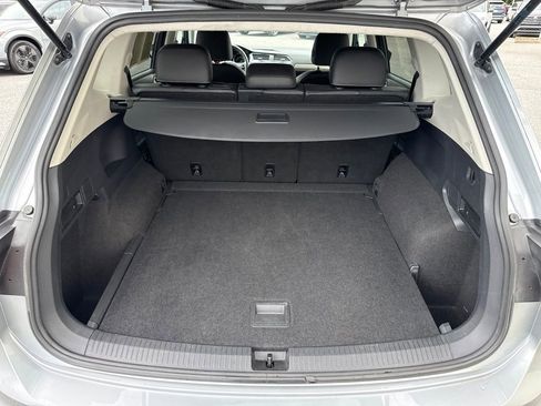 Used 2021 Volkswagen Tiguan SE AWD/4WD image 11