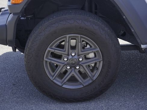 Used 2025 Jeep Wrangler Unlimited Sport AWD/4WD image 5