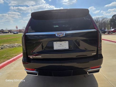 Used 2024 Cadillac Escalade Premium Luxury image 4