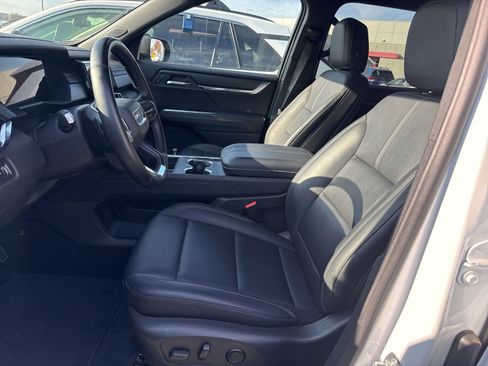 Used 2024 GMC Acadia Elevation image 12