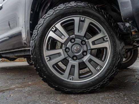 Used 2018 Toyota Tundra SR5 w/ SR5 Upgrade Package image 13