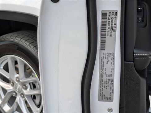 New 2025 Jeep Grand Cherokee Laredo X image 20