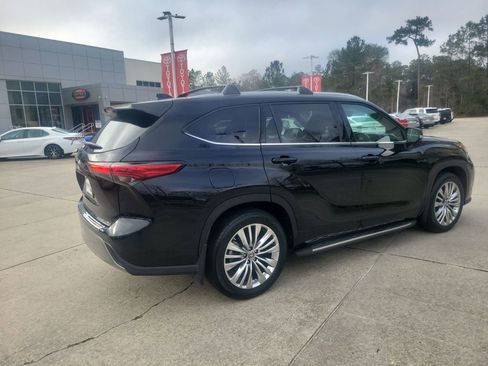 Used 2023 Toyota Highlander Platinum image 7