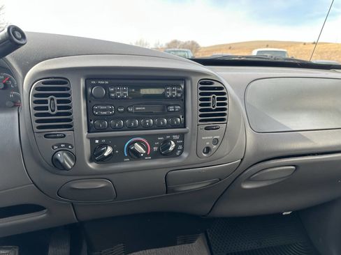 Used 1999 Ford F150 XLT image 17