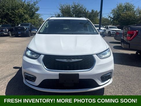 Used 2023 Chrysler Pacifica Limited FWD image 7