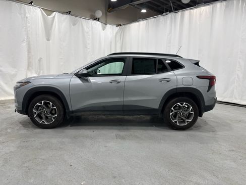 Certified 2026 Chevrolet Trax LT w/ LT Convenience Package FWD image 2