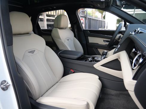 New 2025 Bentley Bentayga image 22