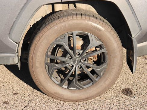 Used 2020 Toyota RAV4 XLE AWD/4WD image 9