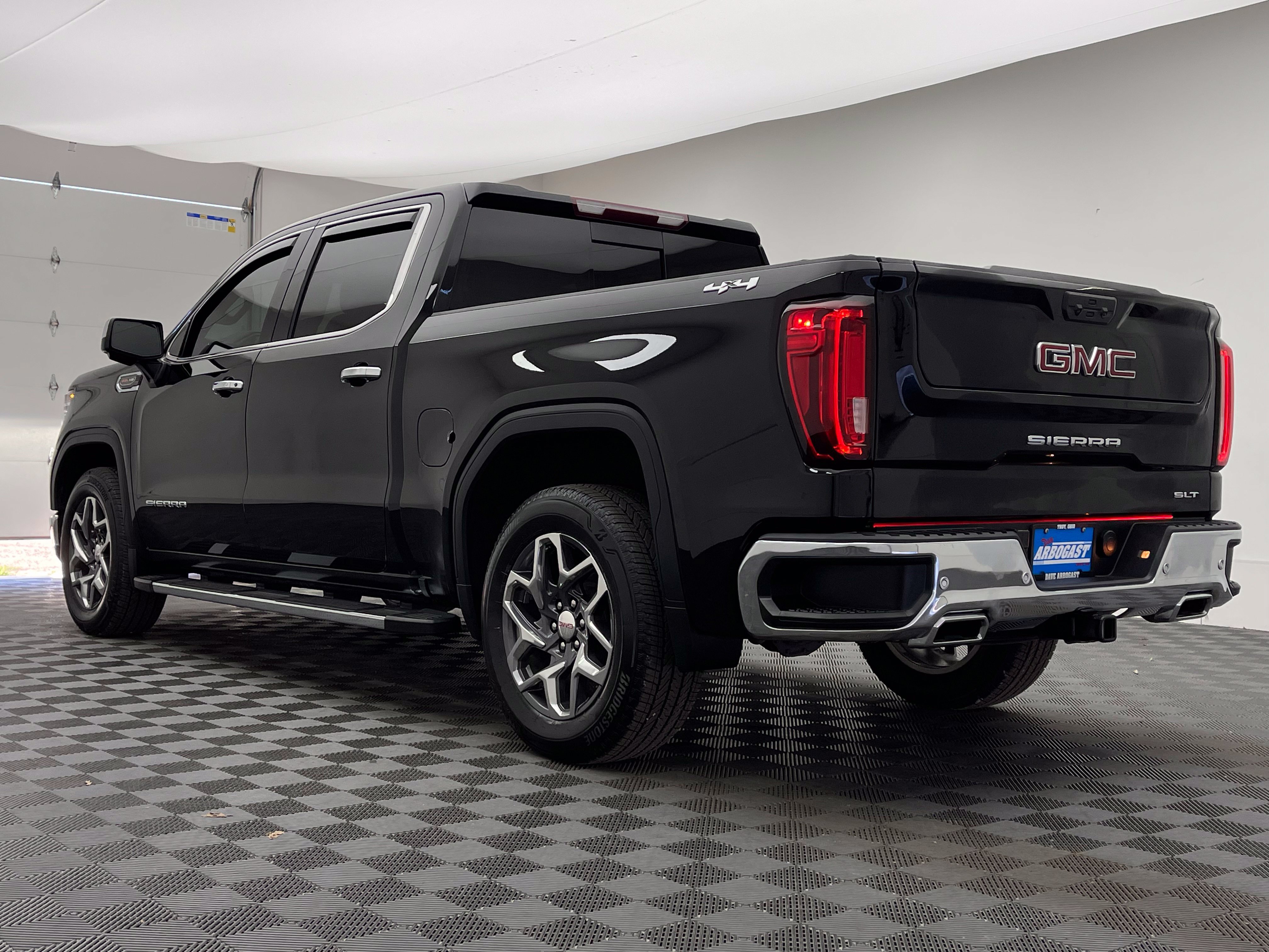 Used 2025 GMC Sierra 1500 SLT w/ SLT Premium Plus Package AWD/4WD image 13