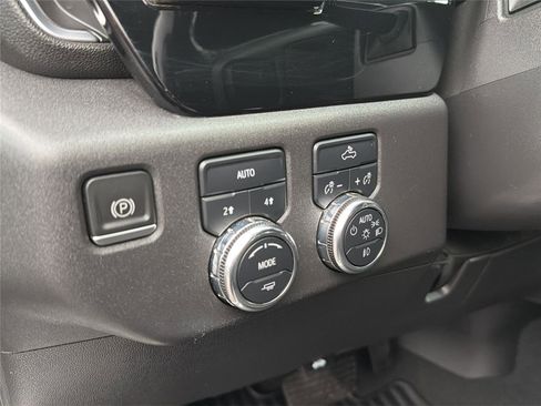 Used 2022 GMC Sierra 1500 Elevation image 34