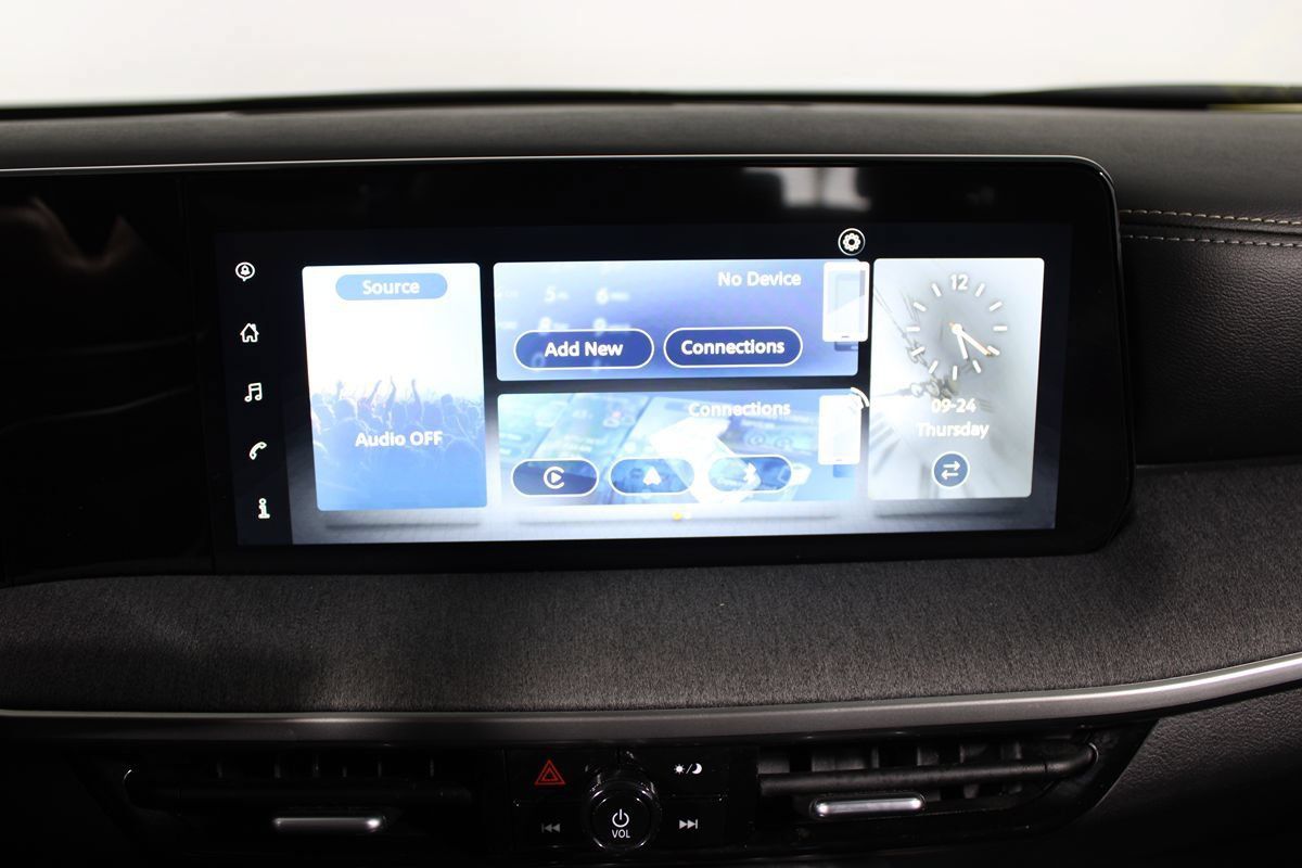 Used 2025 Nissan Kicks SV FWD image 14