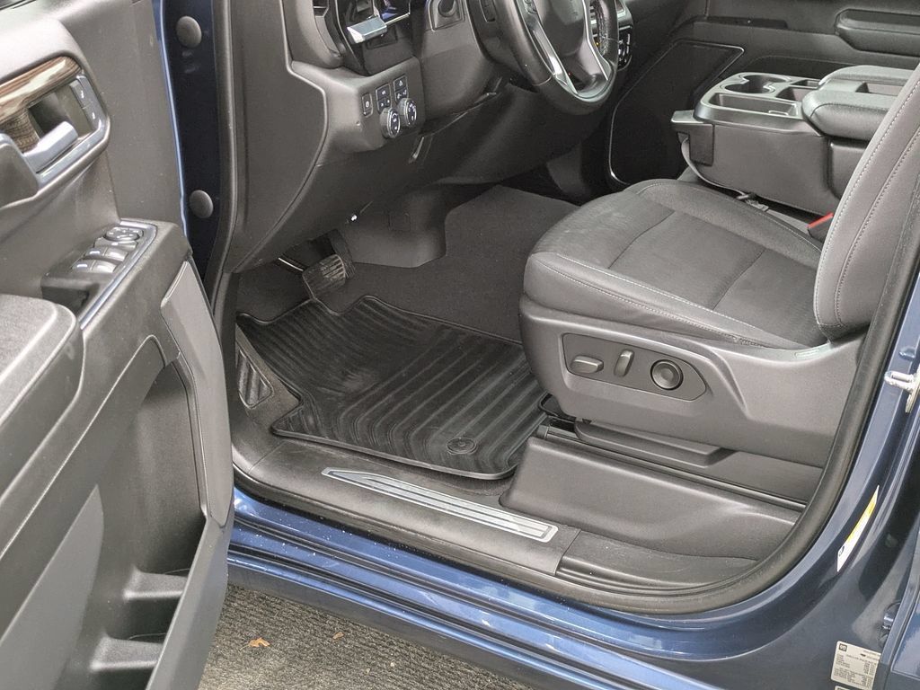 Used 2023 Chevrolet Silverado 1500 LT AWD/4WD image 31
