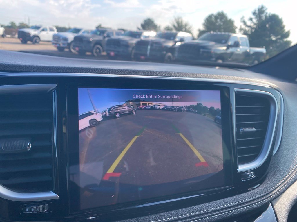 Used 2025 Chrysler Pacifica Limited FWD image 28