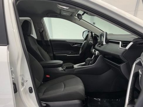 Used 2025 Toyota RAV4 XLE FWD image 20