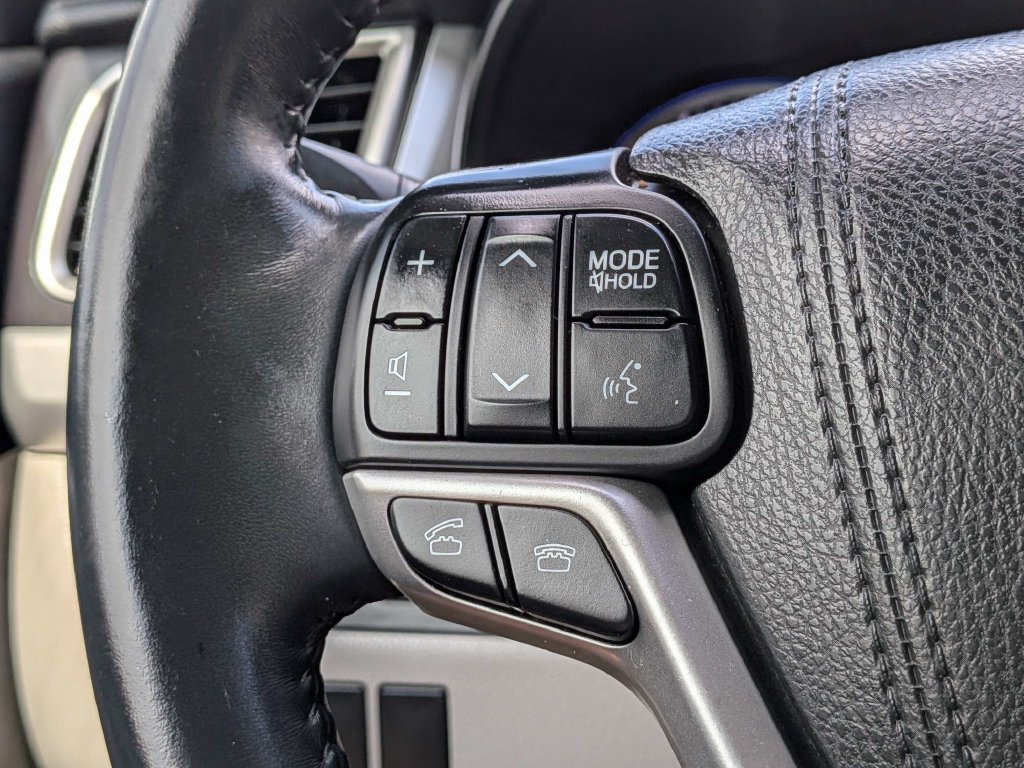Used 2016 Toyota Highlander XLE FWD image 28