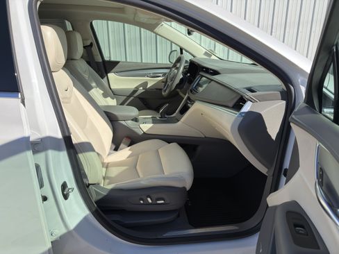 Certified 2017 Cadillac XT5 Luxury w/ Driver Awareness Package image 16